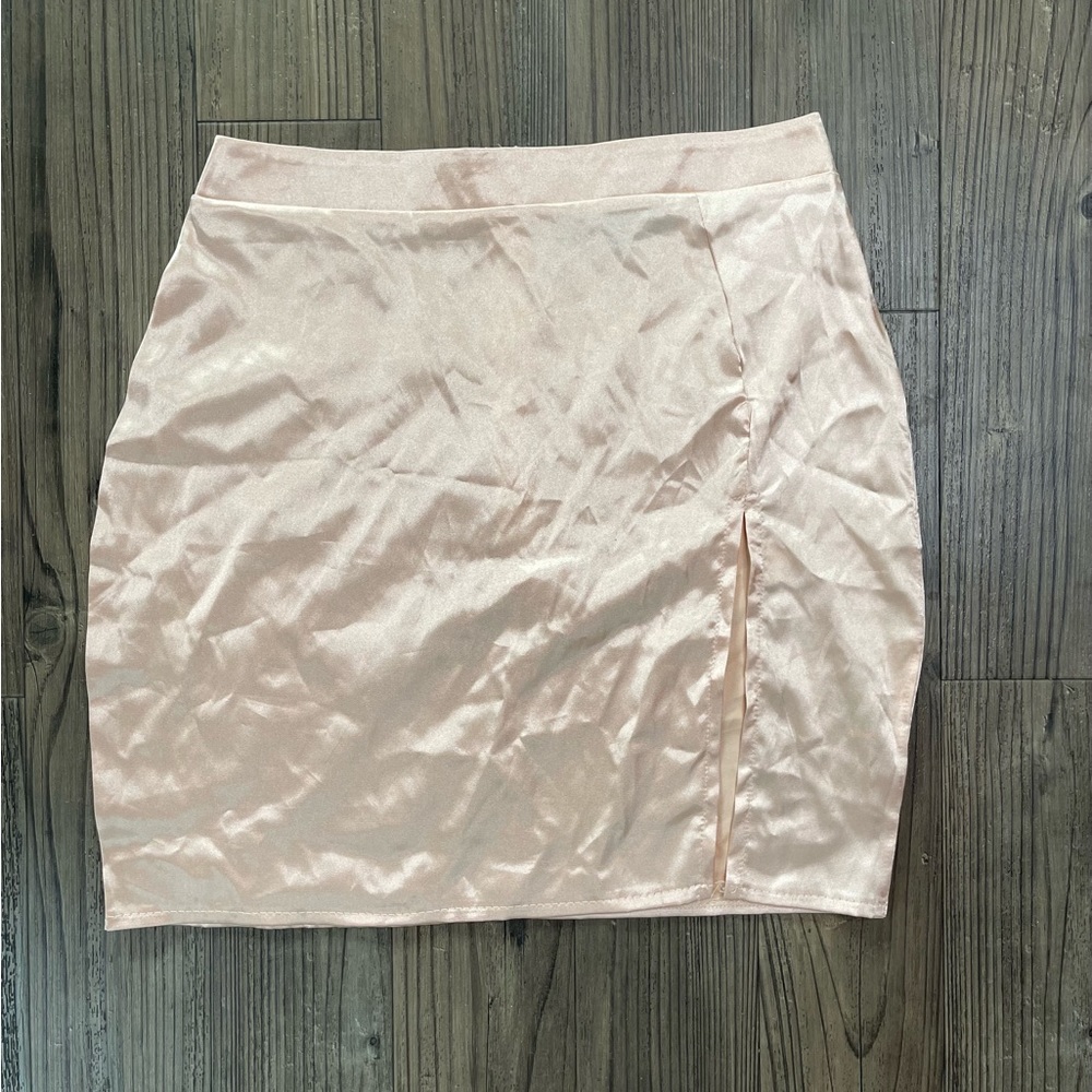 PRETTYLITTLETHING SATIN MINI SKIRT WITH SIDE SLIT